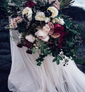 Букет невесты из роз и зелени вод ленту