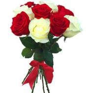 Букет микс из красной и белой розы под ленту