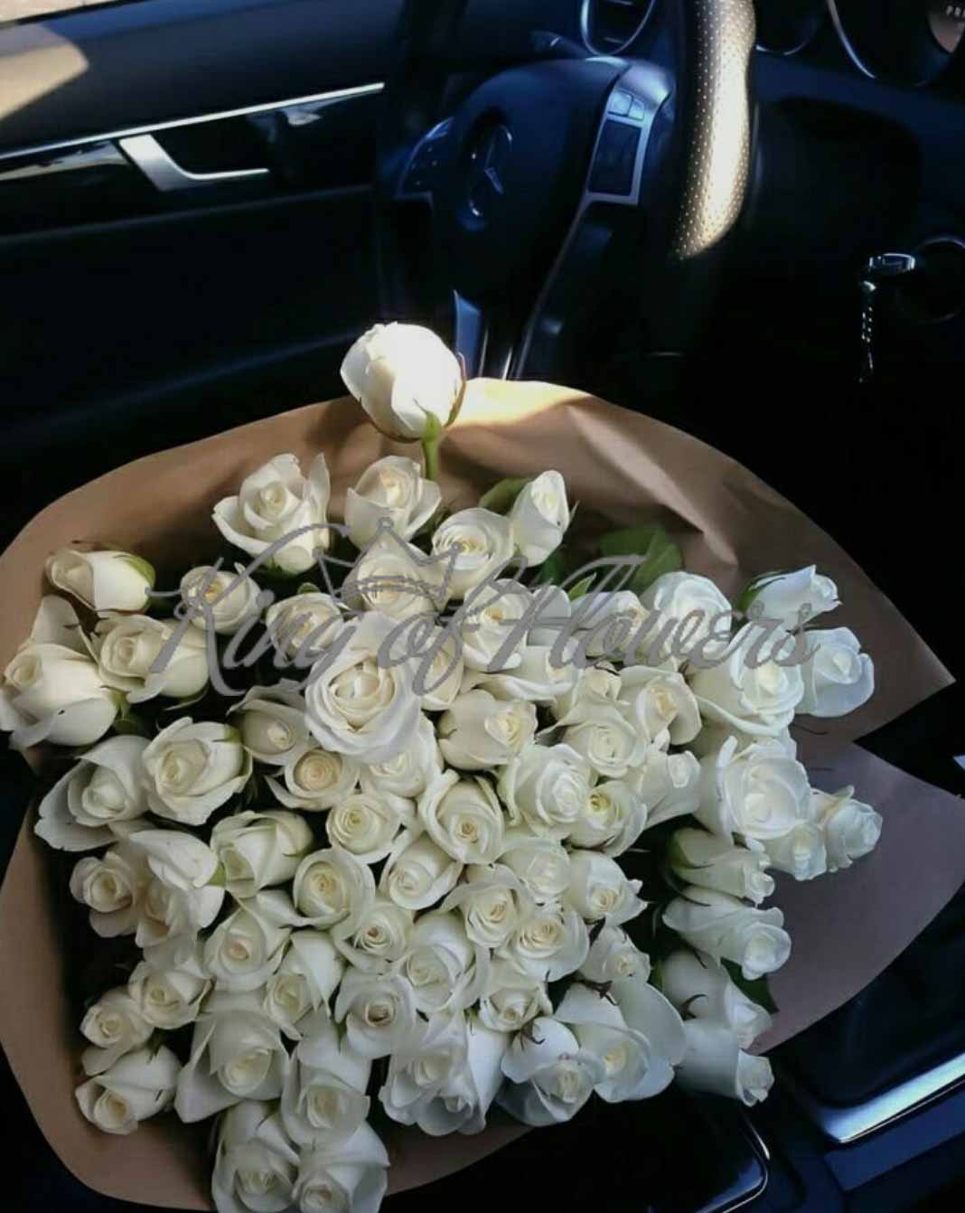Букет Моно из белых роз в упаковке