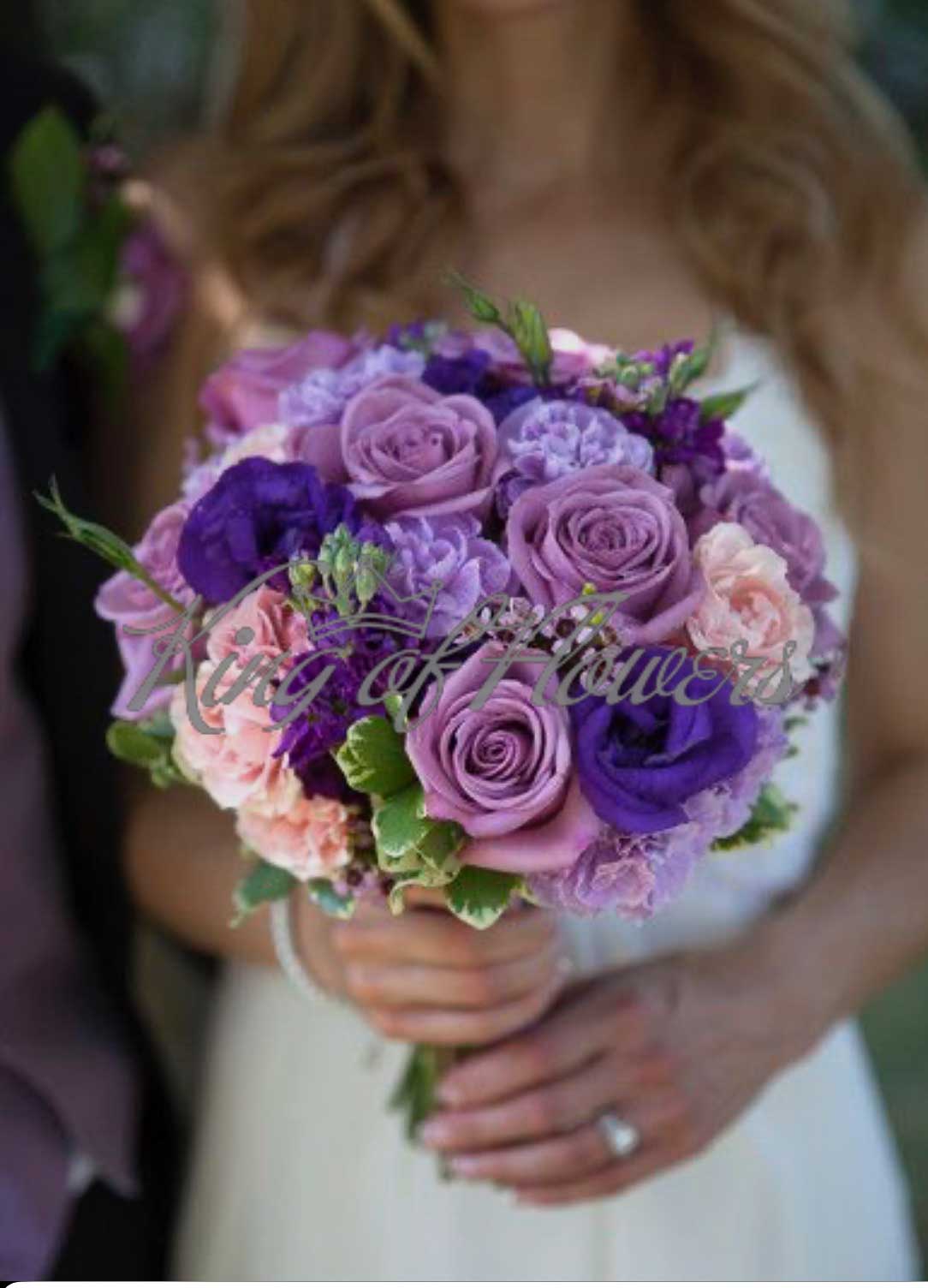 Букет Невесты из роз, эустомы и питтоспорума
